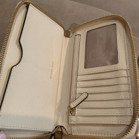 Michael Kors Large Leather Phone Wallet/Wristlet - Picture 3 of 5
